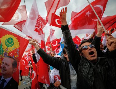 Al-Monitor: «Ανησυχία για τυχόν κυβερνητικές παρεμβάσεις στο δημοψήφισμα»